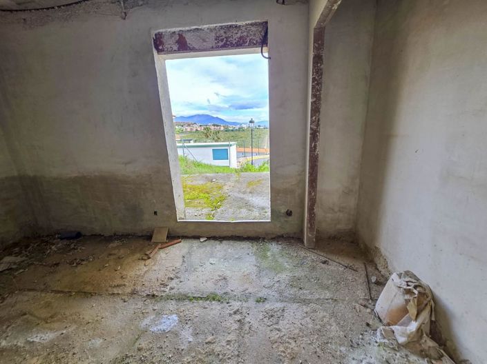 Image No.11-4 Bed House for sale