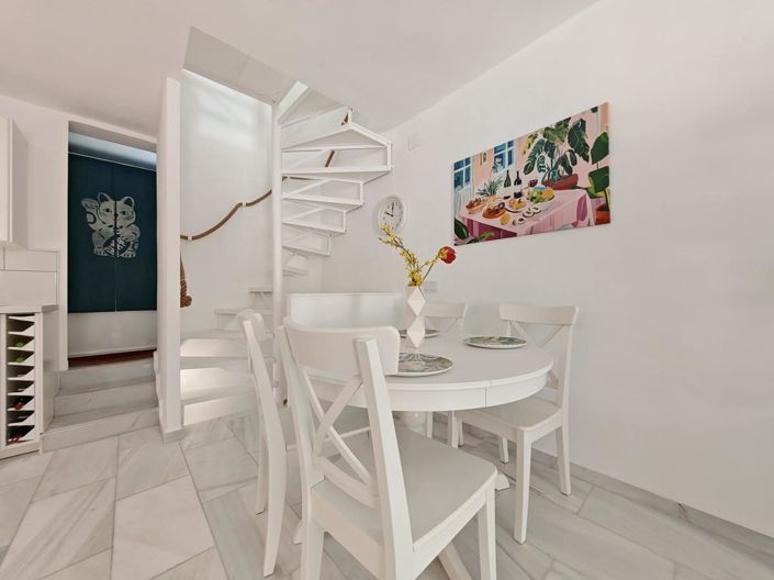 Image No.8-3 Bed House for sale