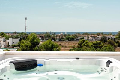 r4391587-destination-marbella-image-2
