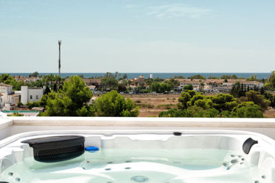 r4391587-destination-marbella-image-2