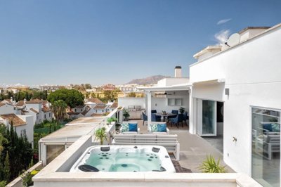 r4391587-destination-marbella-image-3