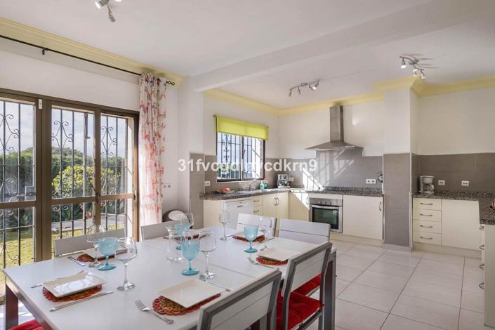 Image No.10-5 Bed House for sale