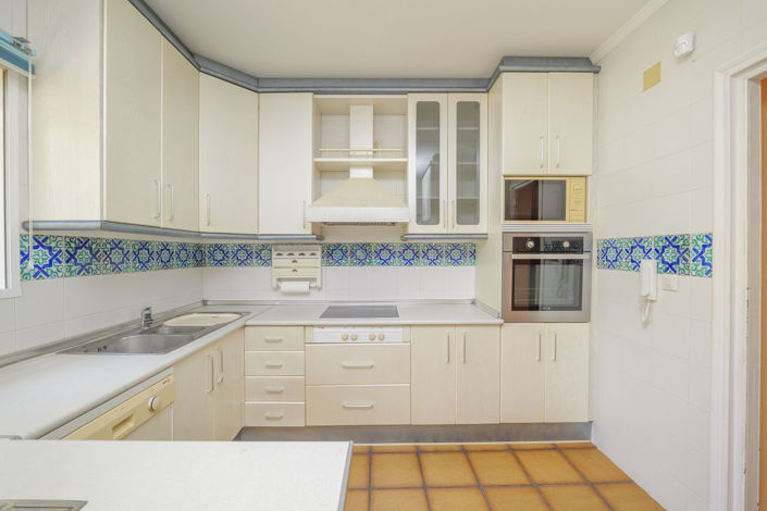 Image No.11-3 Bed House for sale