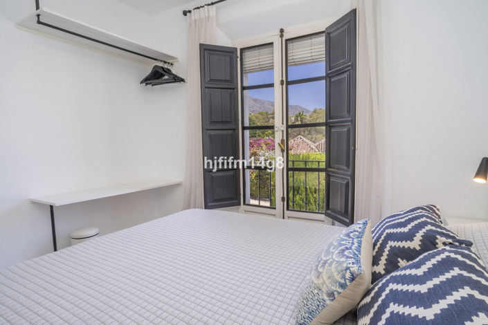 Image No.15-2 Bed House for sale