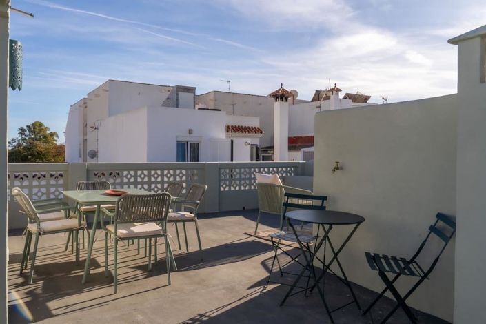Image No.2-4 Bed House for sale