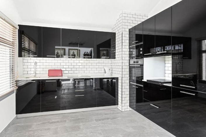 Image No.10-3 Bed House for sale