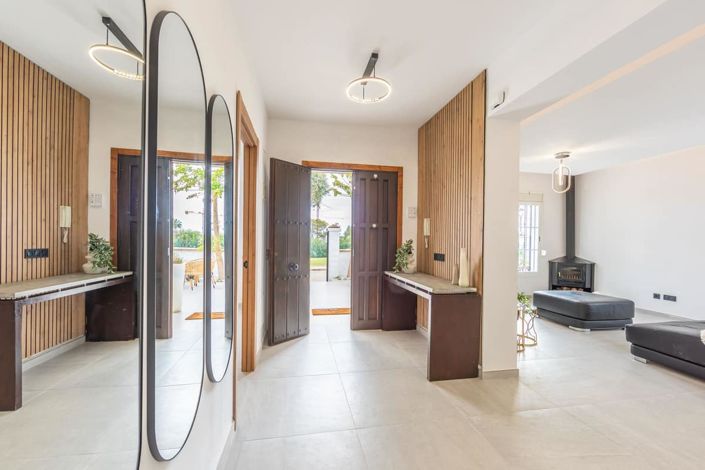 Image No.11-3 Bed House for sale