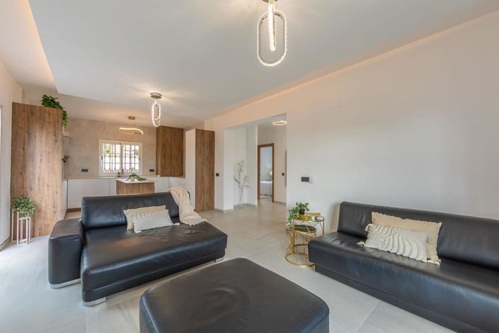 Image No.8-3 Bed House for sale