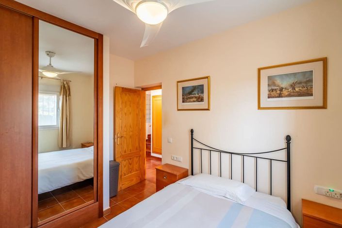 Image No.15-4 Bed House for sale