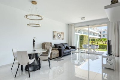 r5371747-destination-marbella-image-2
