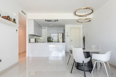 r5371747-destination-marbella-image-5