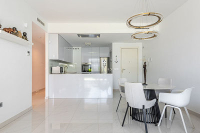 r5371747-destination-marbella-image-5