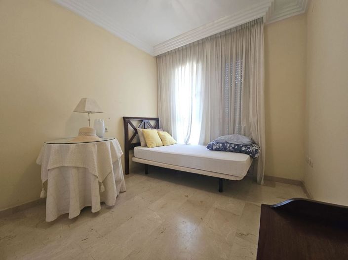 Image No.10-3 Bed House for sale