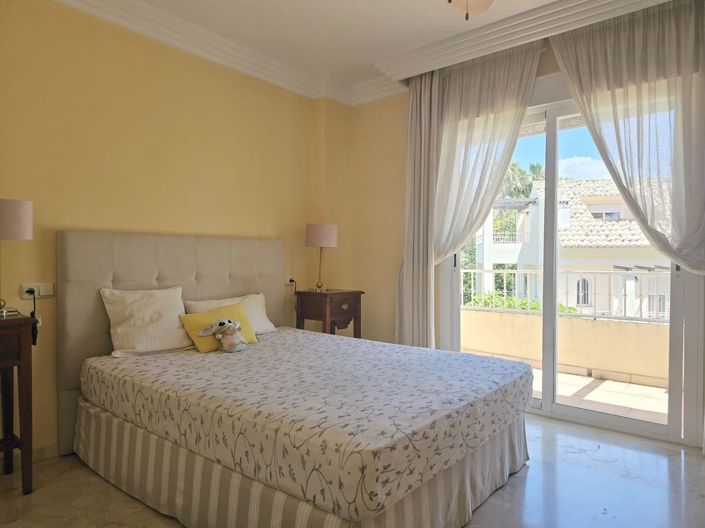 Image No.11-3 Bed House for sale