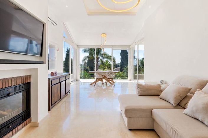 Image No.2-4 Bed House for sale