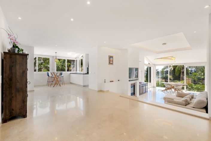 Image No.8-4 Bed House for sale