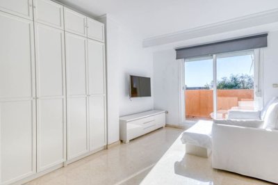 r5302786-destination-marbella-image-3