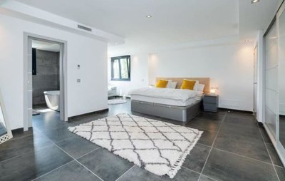 r5384212-destination-marbella-image-10