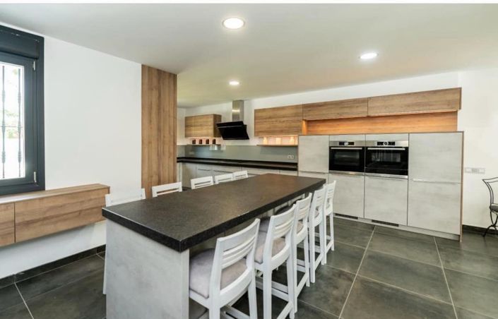 Image No.12-6 Bed House for sale