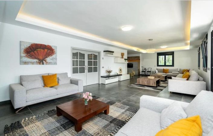 Image No.6-6 Bed House for sale