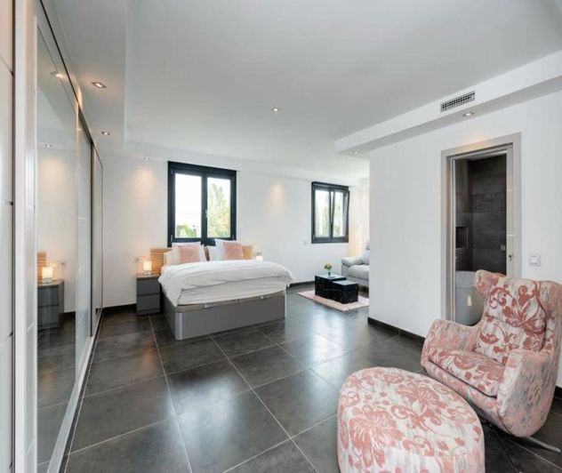 Image No.9-6 Bed House for sale