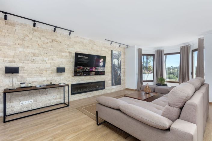 Image No.3-6 Bed House for sale