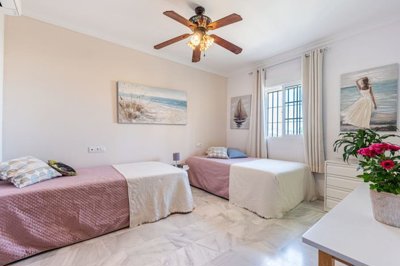 r5417227-destination-marbella-image-13