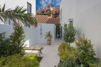 r5417344-destination-marbella-image-7