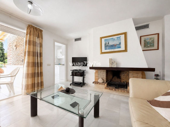 Image No.4-2 Bed House for sale