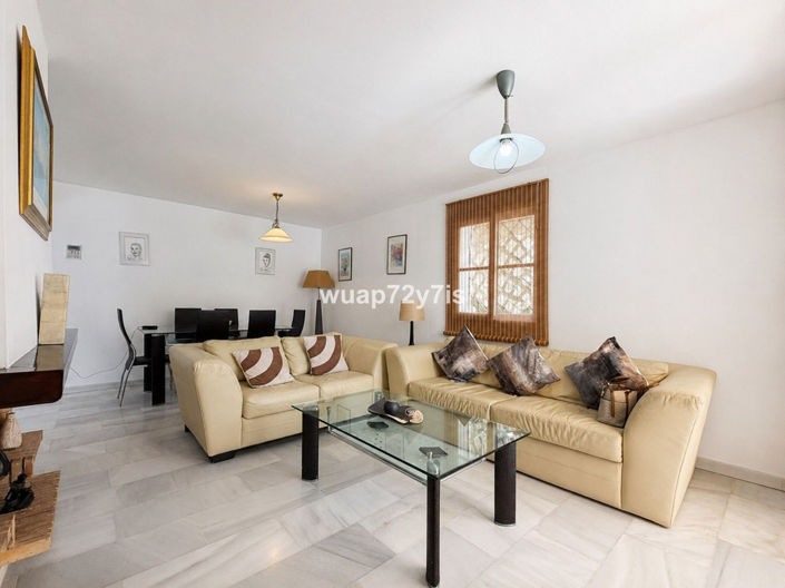 Image No.5-2 Bed House for sale
