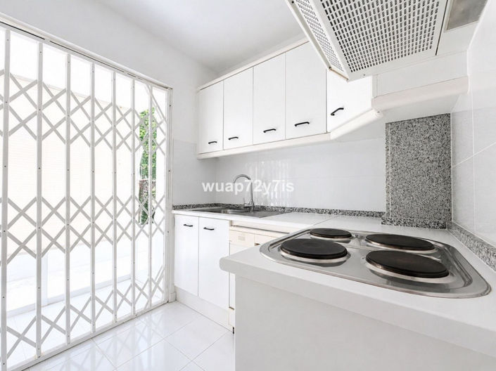 Image No.8-2 Bed House for sale