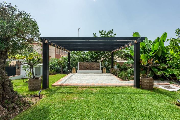 Image No.8-4 Bed House for sale