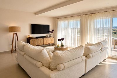 r5451847-destination-marbella-image-2