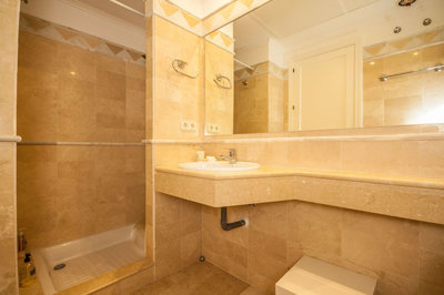 r5124088-destination-marbella-image-10