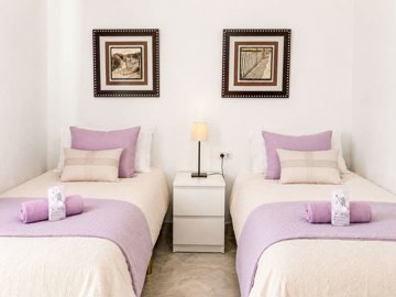 r5477782-destination-marbella-image-13