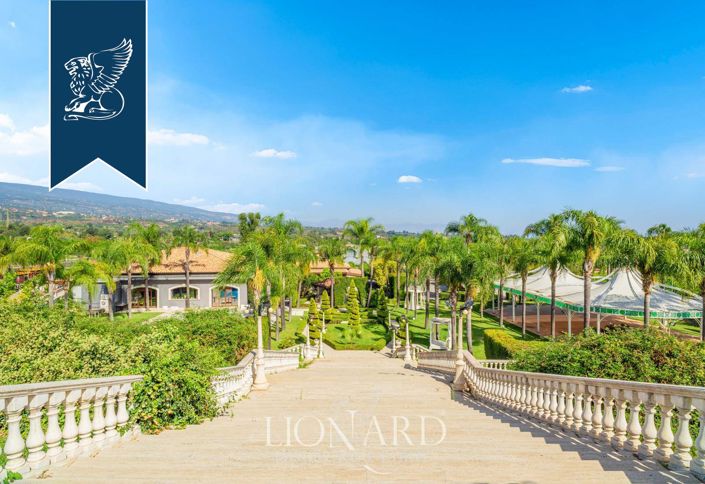 Image No.10-7 Bed Villa for sale