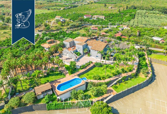 Image No.9-7 Bed Villa for sale