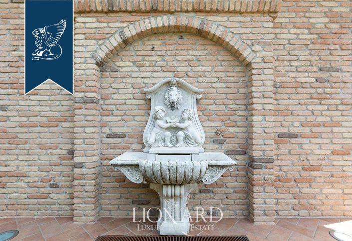 Image No.11-8 Bed Villa for sale