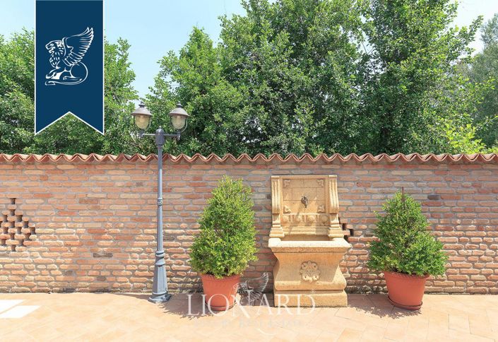 Image No.12-8 Bed Villa for sale