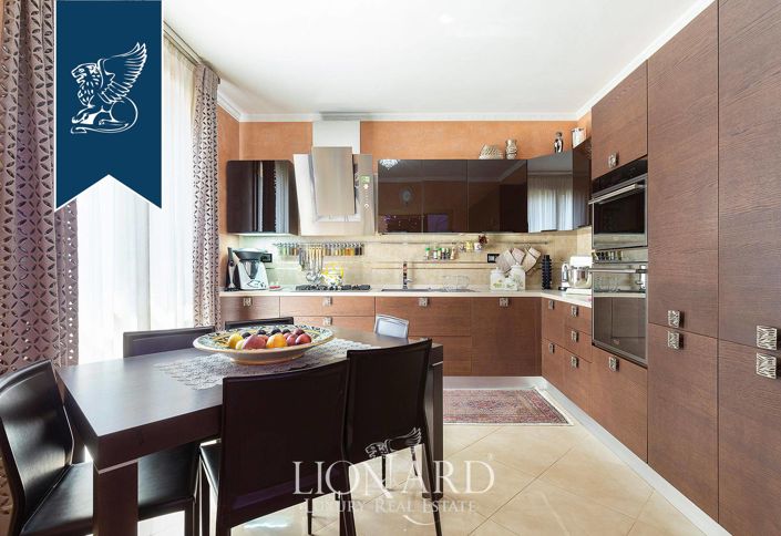 Image No.26-8 Bed Villa for sale