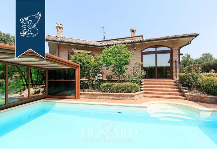 Image No.6-8 Bed Villa for sale