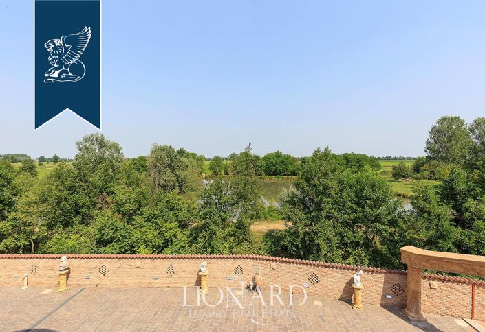 Image No.8-8 Bed Villa for sale