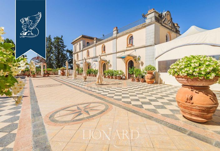 Image No.10-9 Bed Villa for sale