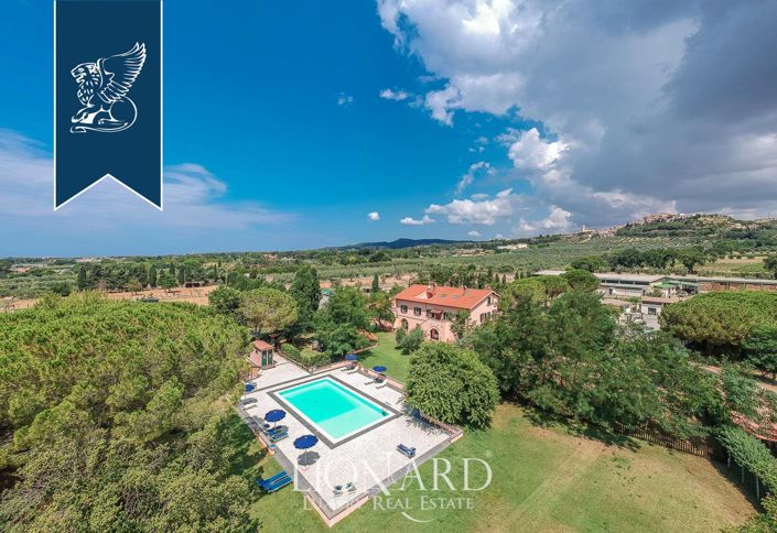 Image No.2-18 Bed Farmhouse for sale