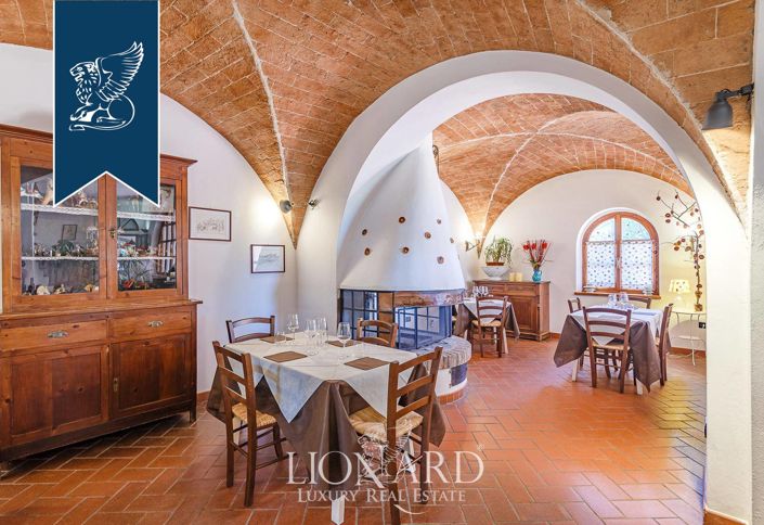 Image No.24-18 Bed Farmhouse for sale