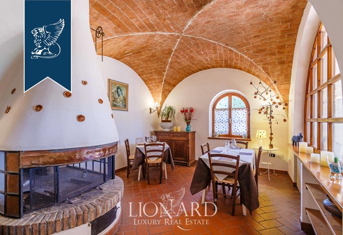 Image No.25-18 Bed Farmhouse for sale