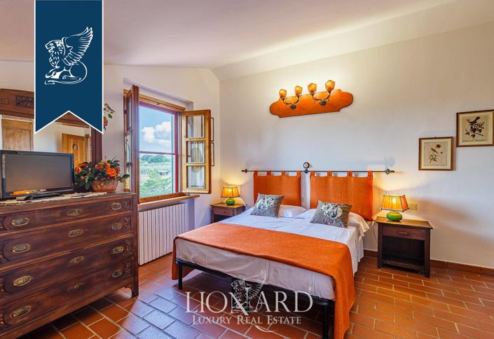 Image No.26-18 Bed Farmhouse for sale