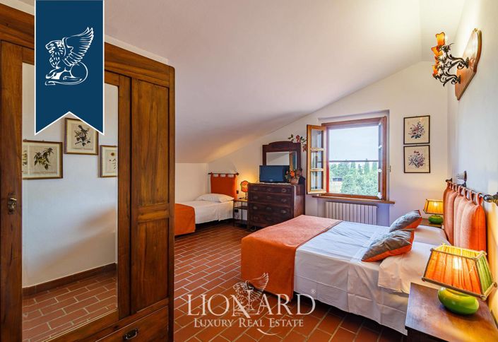 Image No.27-18 Bed Farmhouse for sale