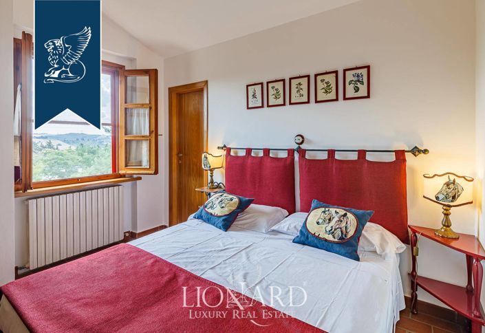 Image No.29-18 Bed Farmhouse for sale