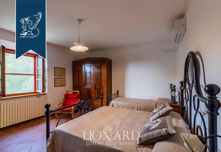 Image No.31-18 Bed Farmhouse for sale